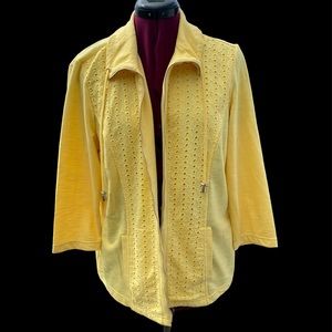Chico’s Weekend Yellow Zip Up Jacket. Size 2 Medium or Size 12. 2 Pockets Casual